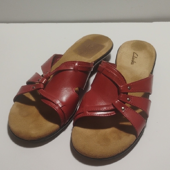 Clarks Women's Red Sandals Sz 7.5 - Picture 1 of 9